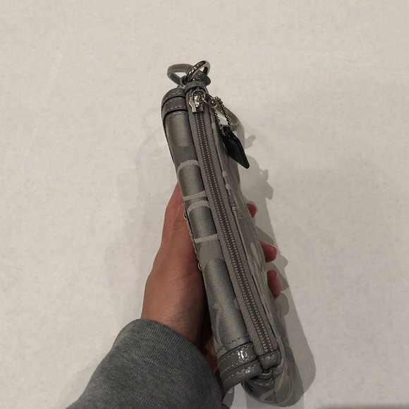 Coach authentic wristlet clutch light gray - Picture 5 of 5